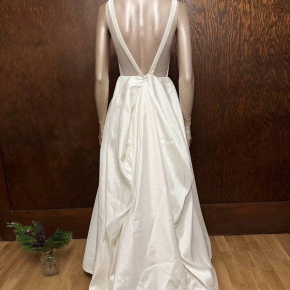 Gorgeous Wedding Dress By Jenny Yoo - Picture 3 of 6